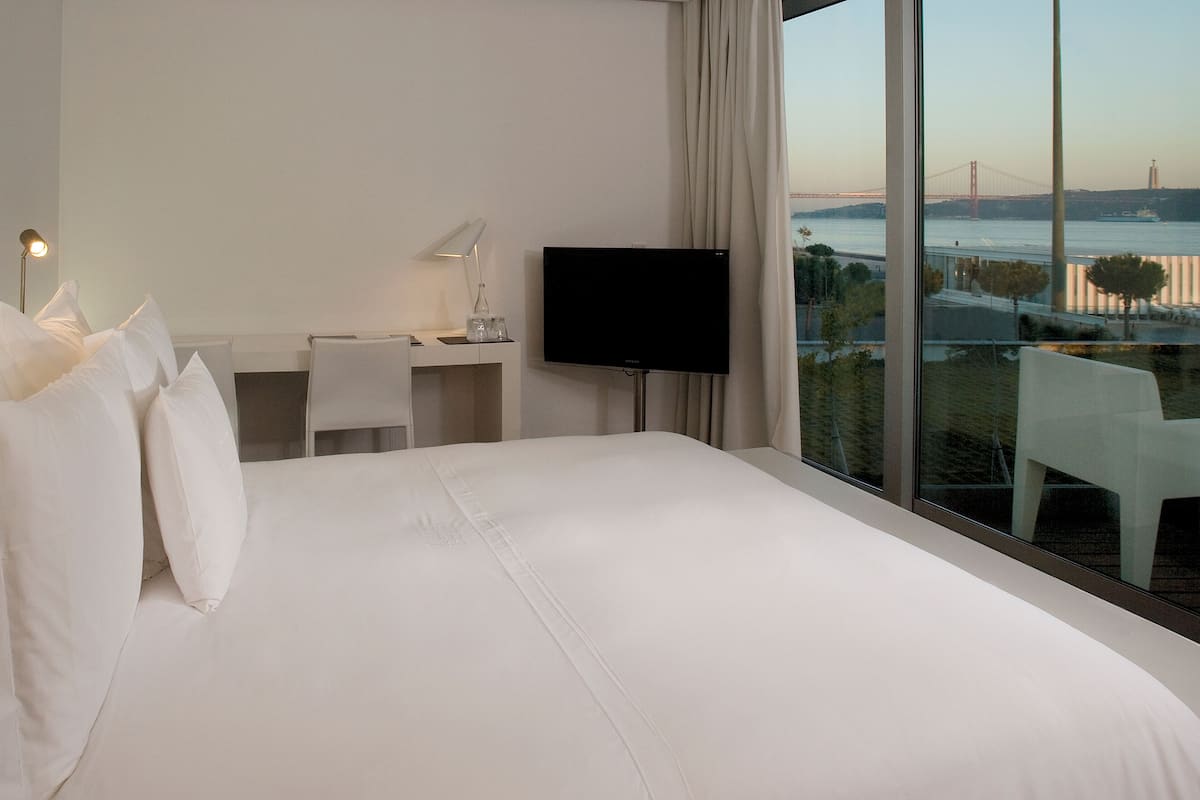 1 bedroom, premium bedding, minibar, in-room safe