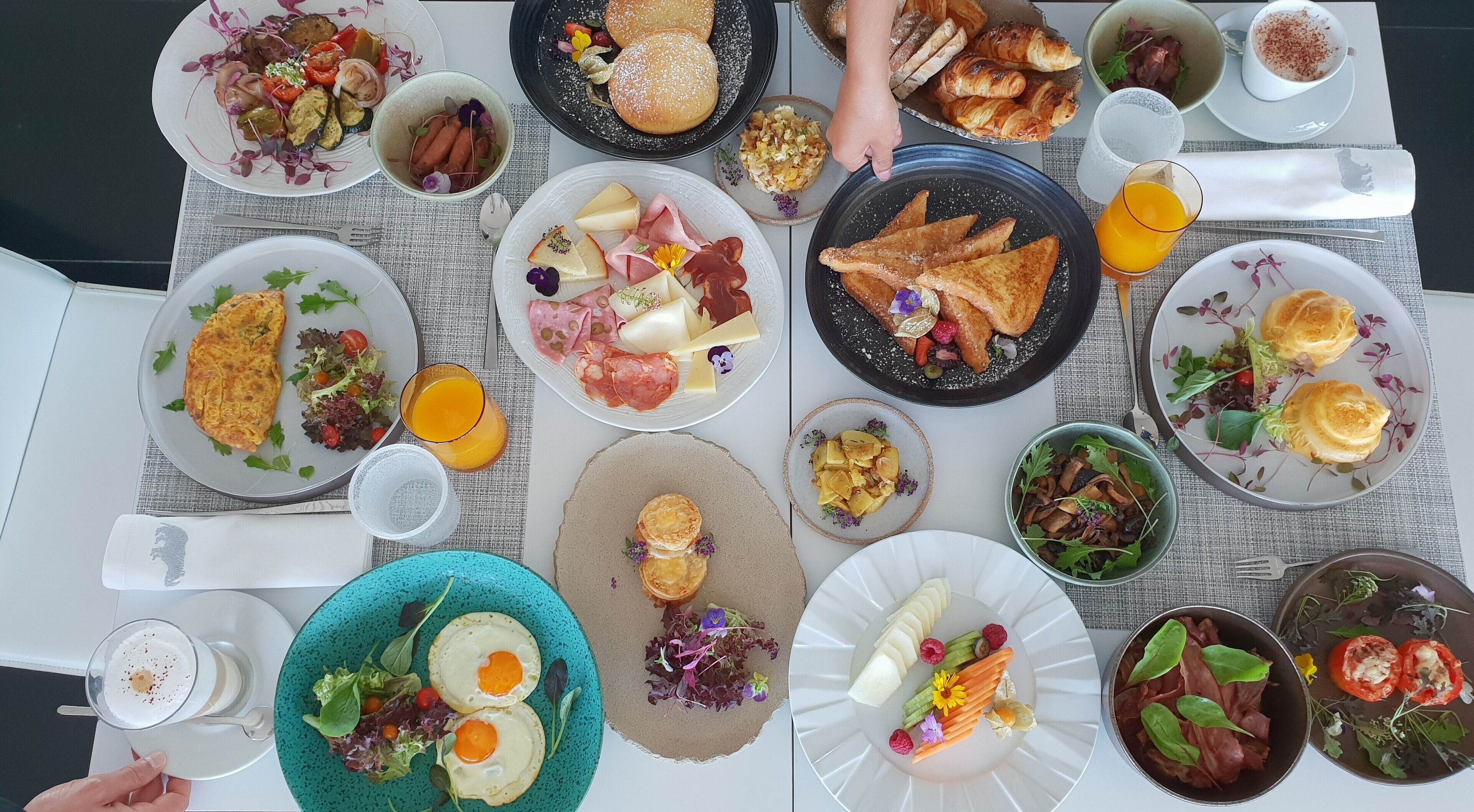 Free daily buffet breakfast