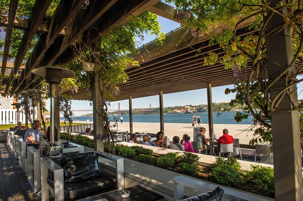 Bar (en el alojamiento)