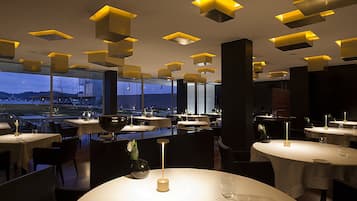 2 Restaurants; Frühstück, Mittagessen und Abendessen werden serviert