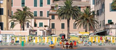 Private beach, white sand, waterskiing, windsurfing