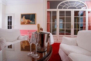 Minibar, in-room safe, individually decorated, desk - Grand Hotel Londra (Sanremo)