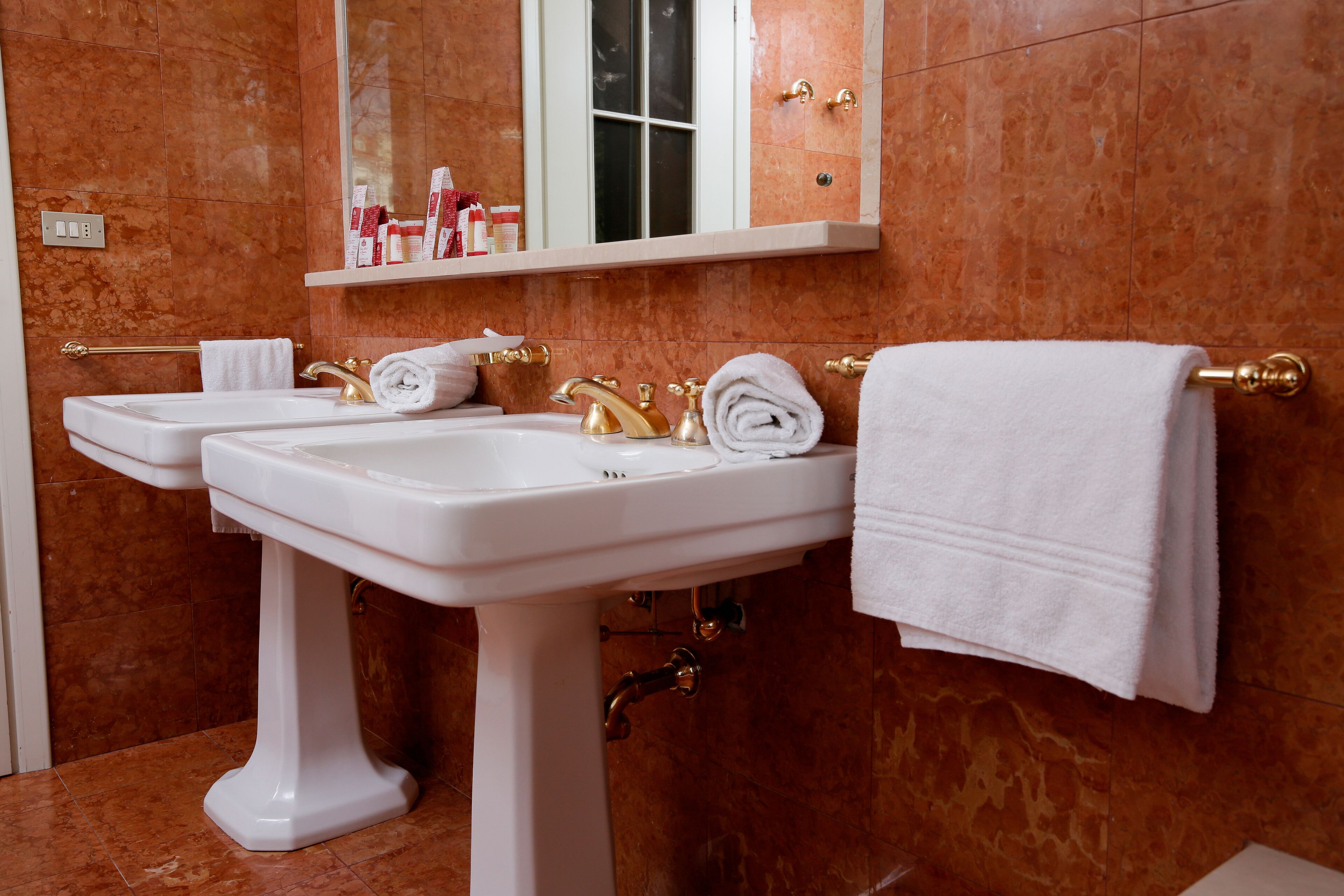 combined shower/bathtub, free toiletries, hair dryer, slippers