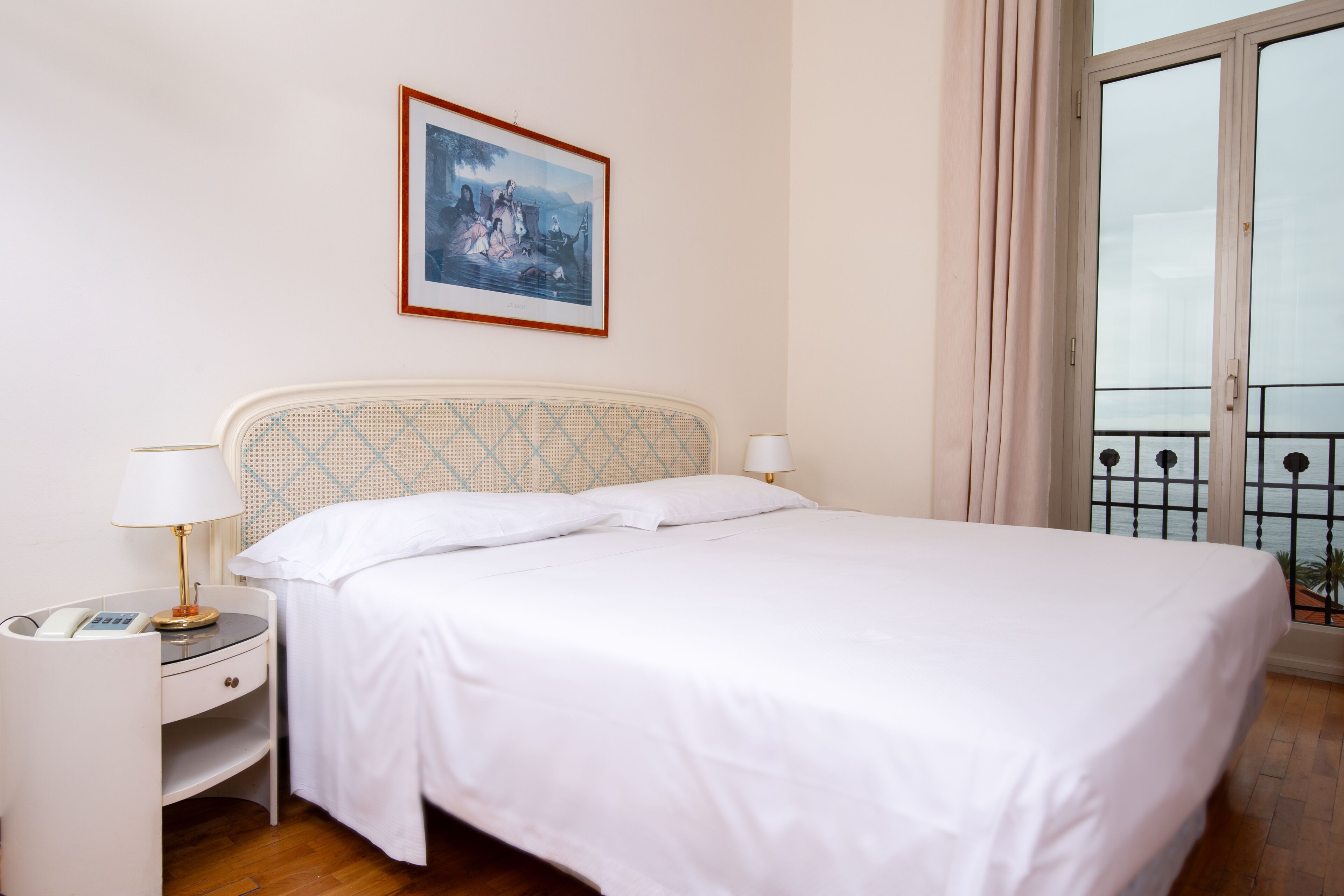 Doppia vista mare | Minibar, in-room safe, individually decorated, desk