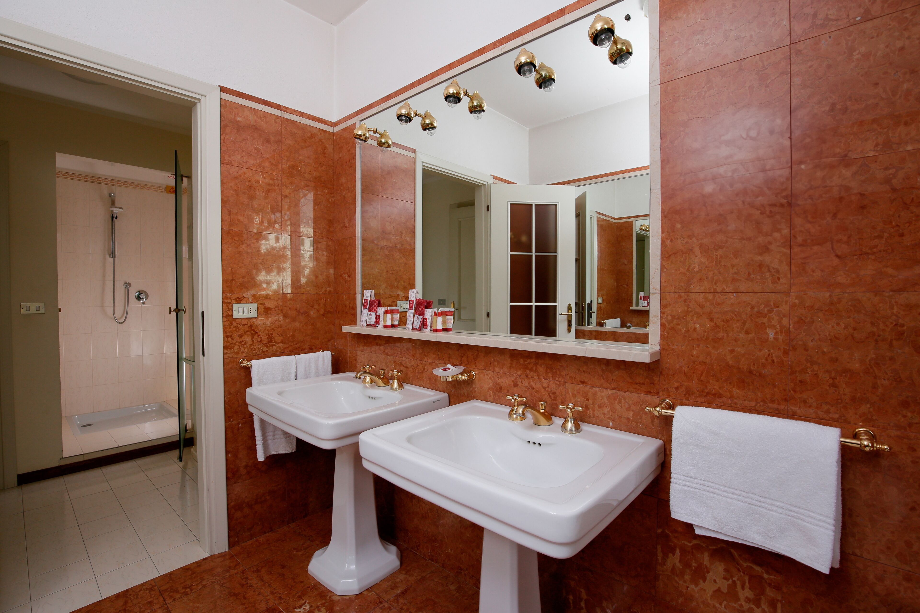 combined shower/bathtub, free toiletries, hair dryer, slippers