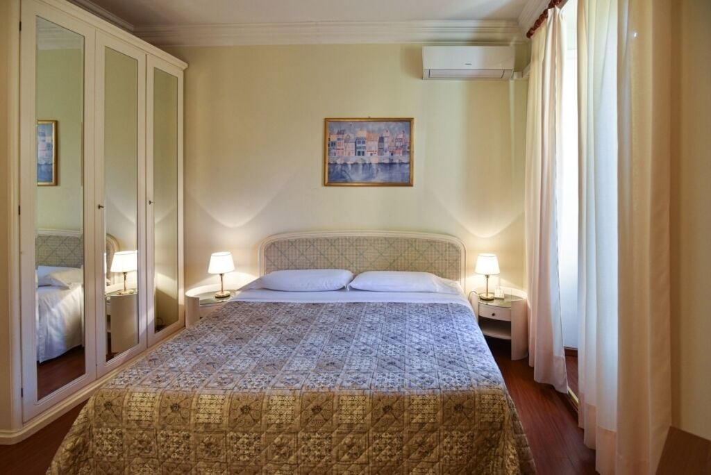 Doppia Balcone | ミニバー、セーフティボックス (室内)、客室ごとに異なる装飾、デスク