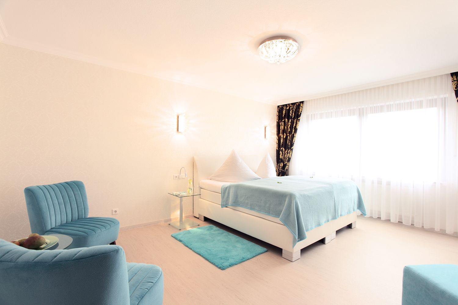 Standardzimmer | Allergikerbettwaren, Zimmersafe, Schreibtisch, Zustellbetten