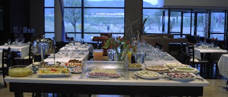 Colazione a buffet inclusa, servita tutte le mattine