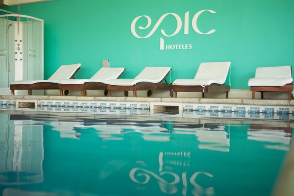Indoor pool, sun loungers