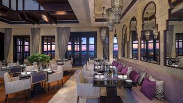 5 restaurants, breakfast served