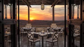 5 restaurants, breakfast served