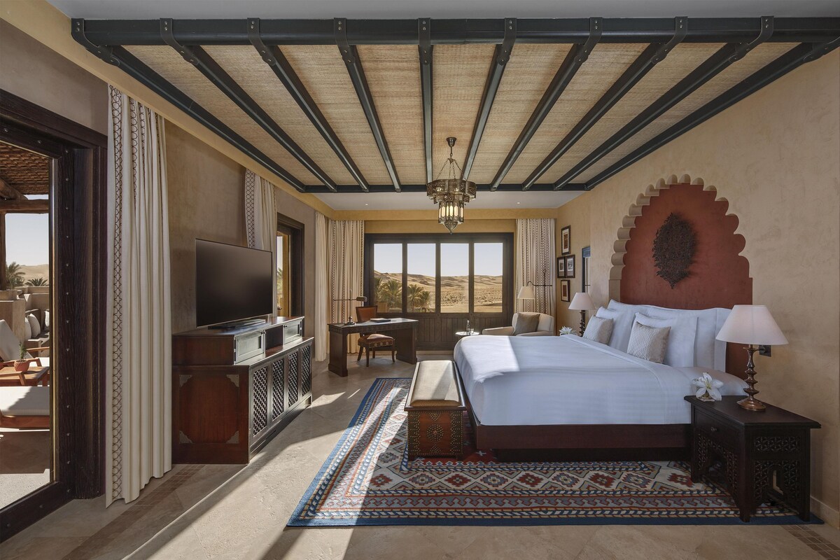 Deluxe Room, Terrace | Egyptian cotton sheets, premium bedding, minibar, in-room safe