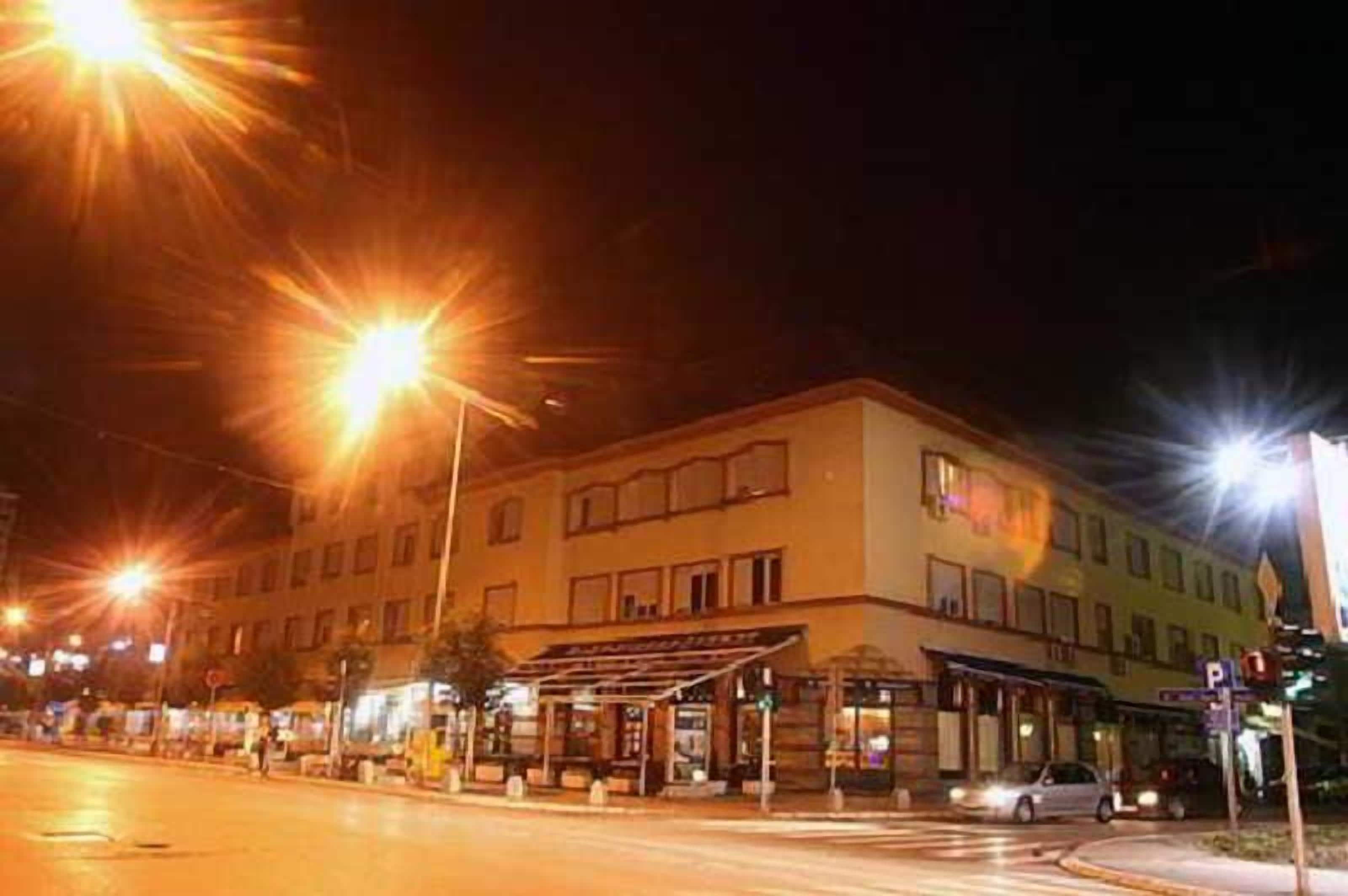 A multi-story hotel with a ground-level restaurant and a visible entrance.