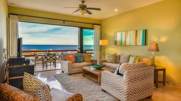 Luxury-Suite, 1 Schlafzimmer, Terrasse, Meerblick | Wohnzimmer