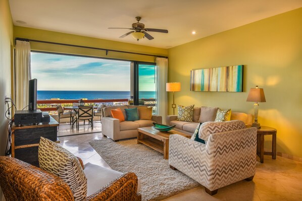 Luxury-Suite, 1 Schlafzimmer, Terrasse, Meerblick | Wohnzimmer
