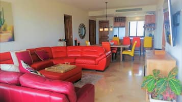 Luxury Penthouse, 3 Bedrooms, Ocean View | Living area