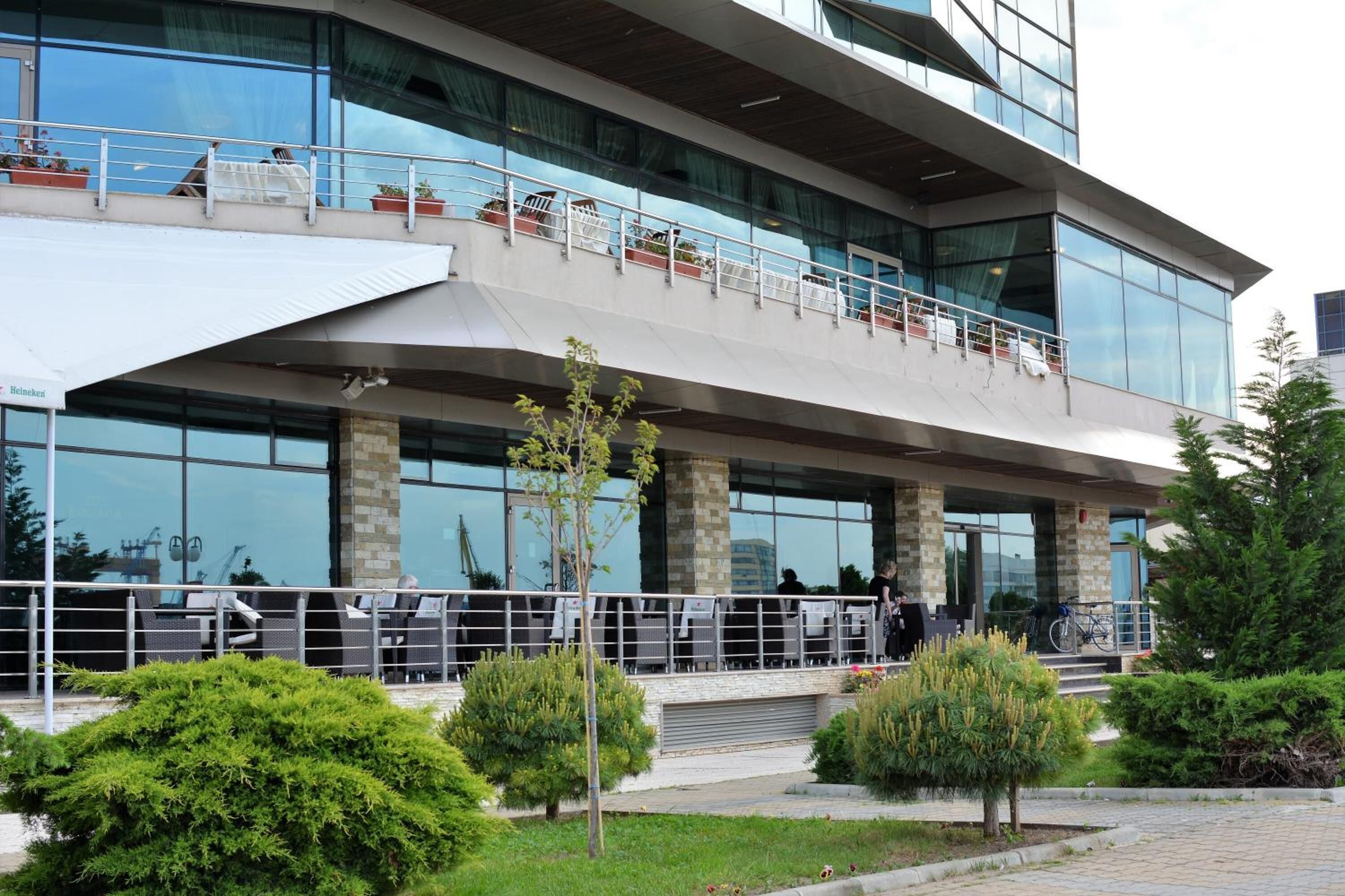 المنشأة من الخارج