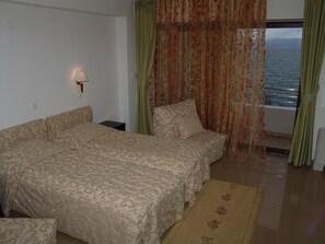 Minibar, in-room safe, desk, rollaway beds - Tino Hotel Ohrid (Ohrid)