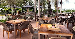 2 restaurants, breakfast, lunch, dinner served; Asian cuisine
