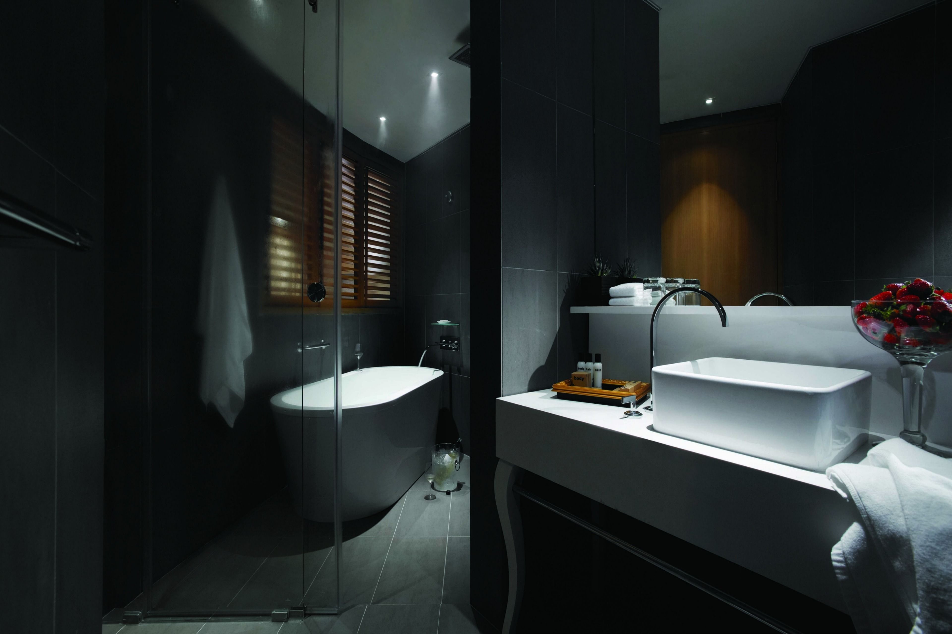 studio suite, 1 king bed, sea view | bathroom | shower, rainfall showerhead, free toiletries, hair dryer