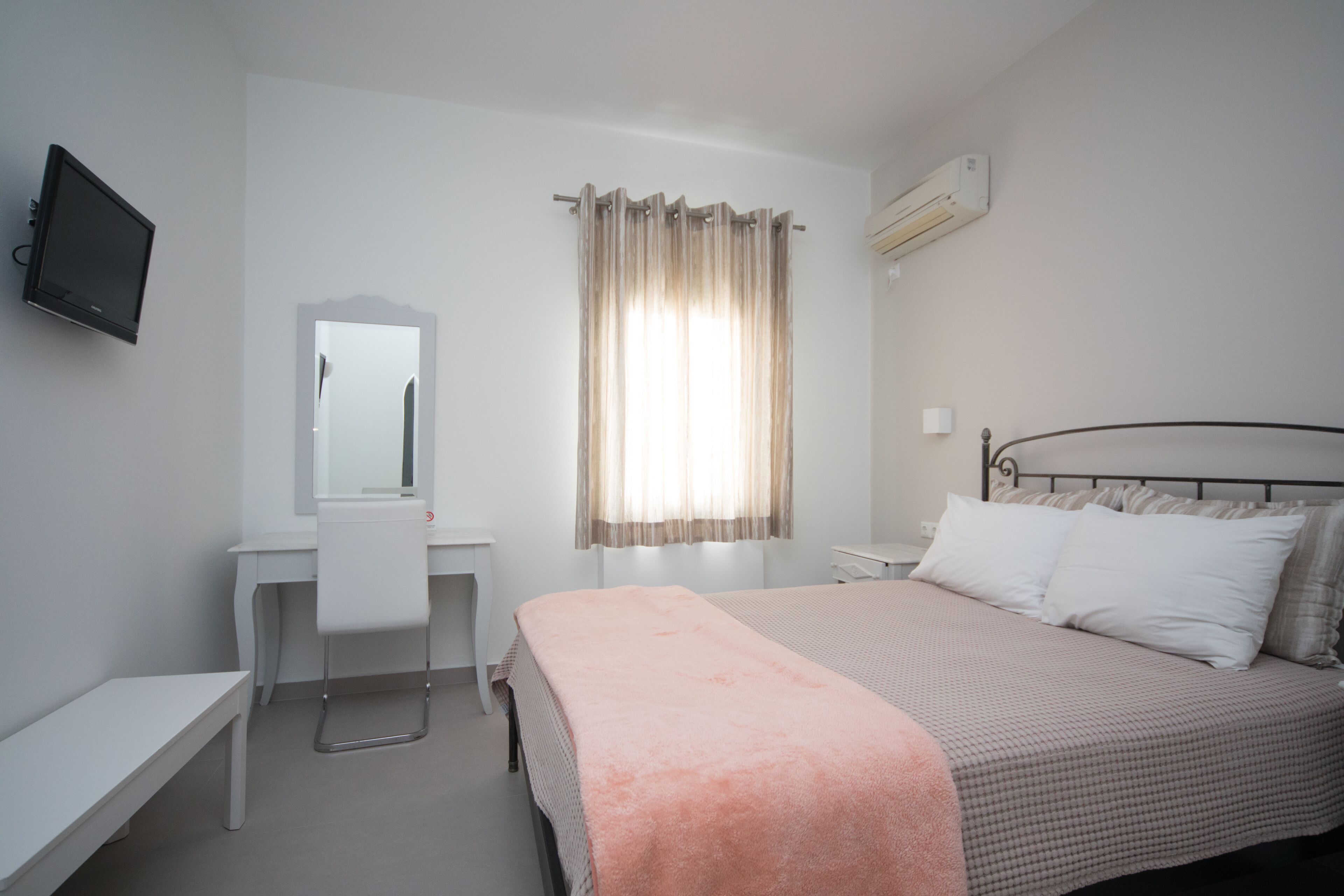 standard room | iron/ironing board, free cots/infant beds, free wifi