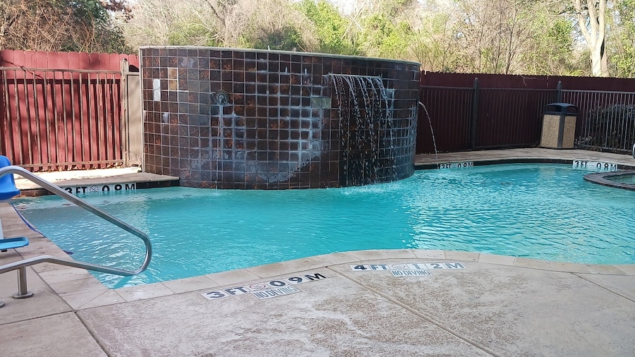 Red Roof Inn & Suites Longview