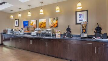 Desayuno completo incluido los fines de semana