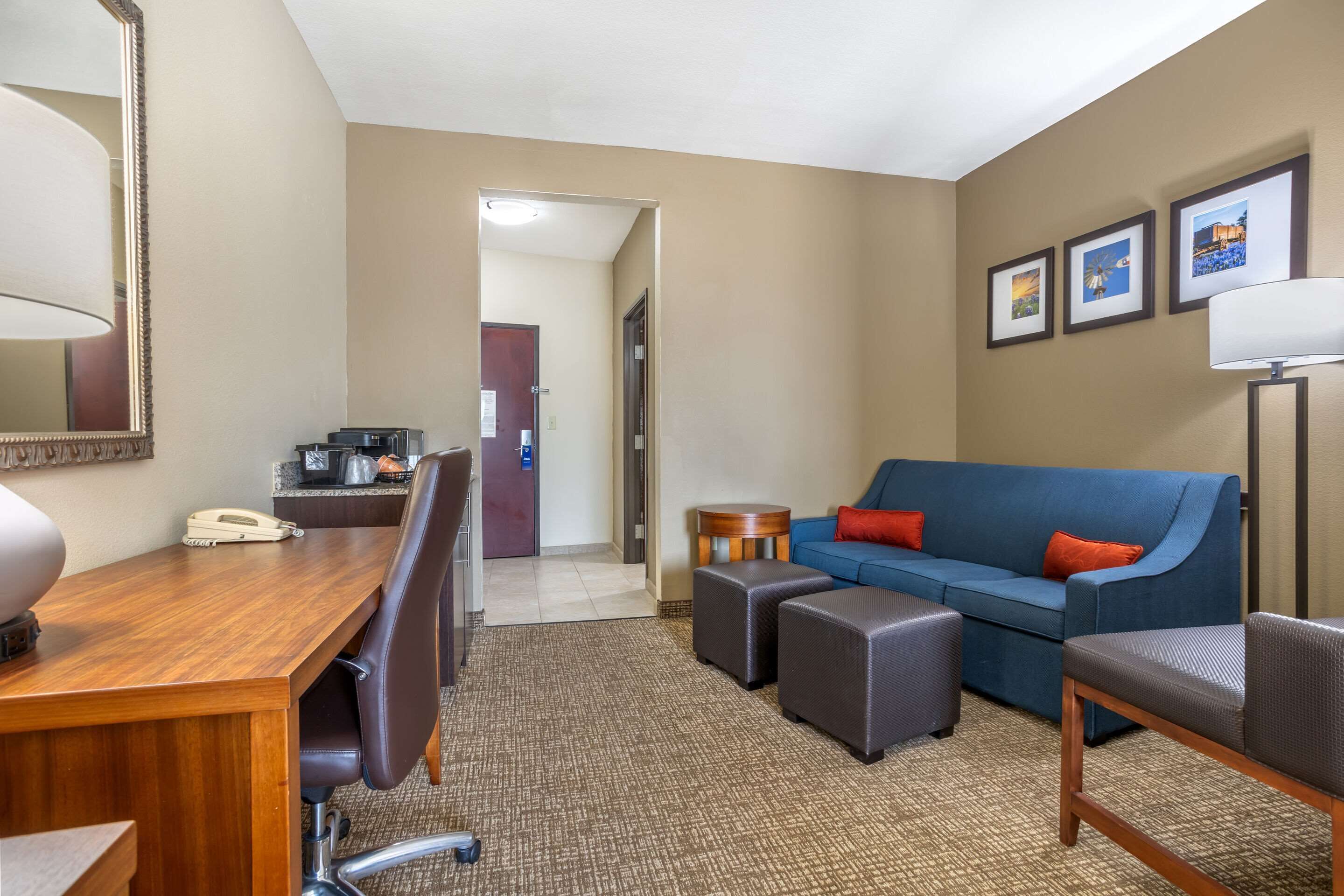 premium bedding, pillow-top beds, in-room safe, desk