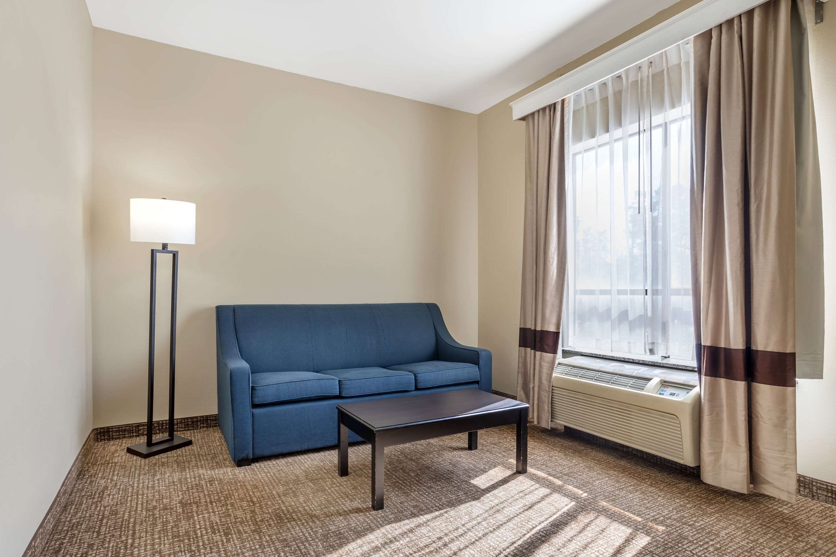 premium bedding, pillow-top beds, in-room safe, desk