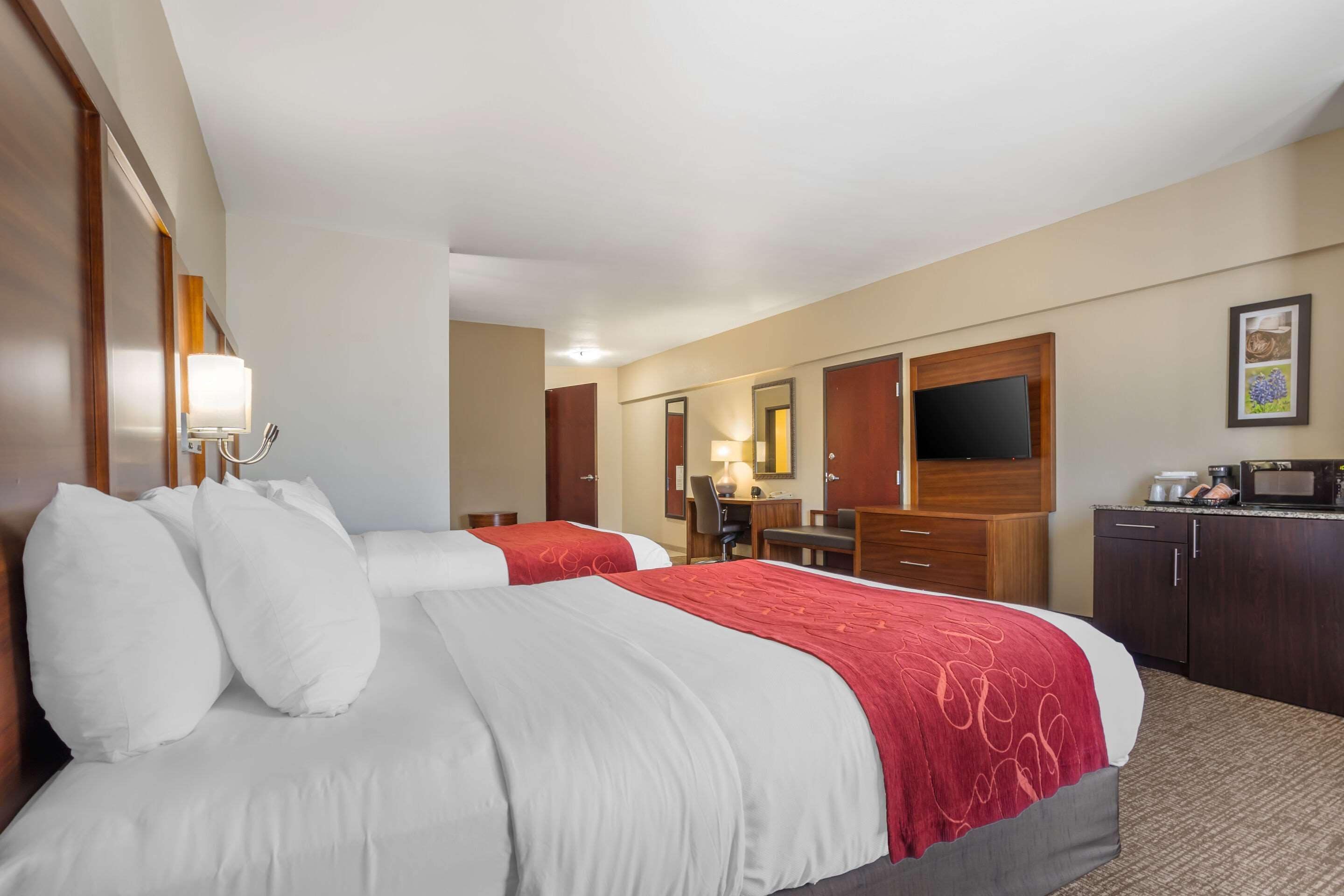 suite, multiple beds, accessible, non smoking | premium bedding, pillow-top beds, in-room safe, desk