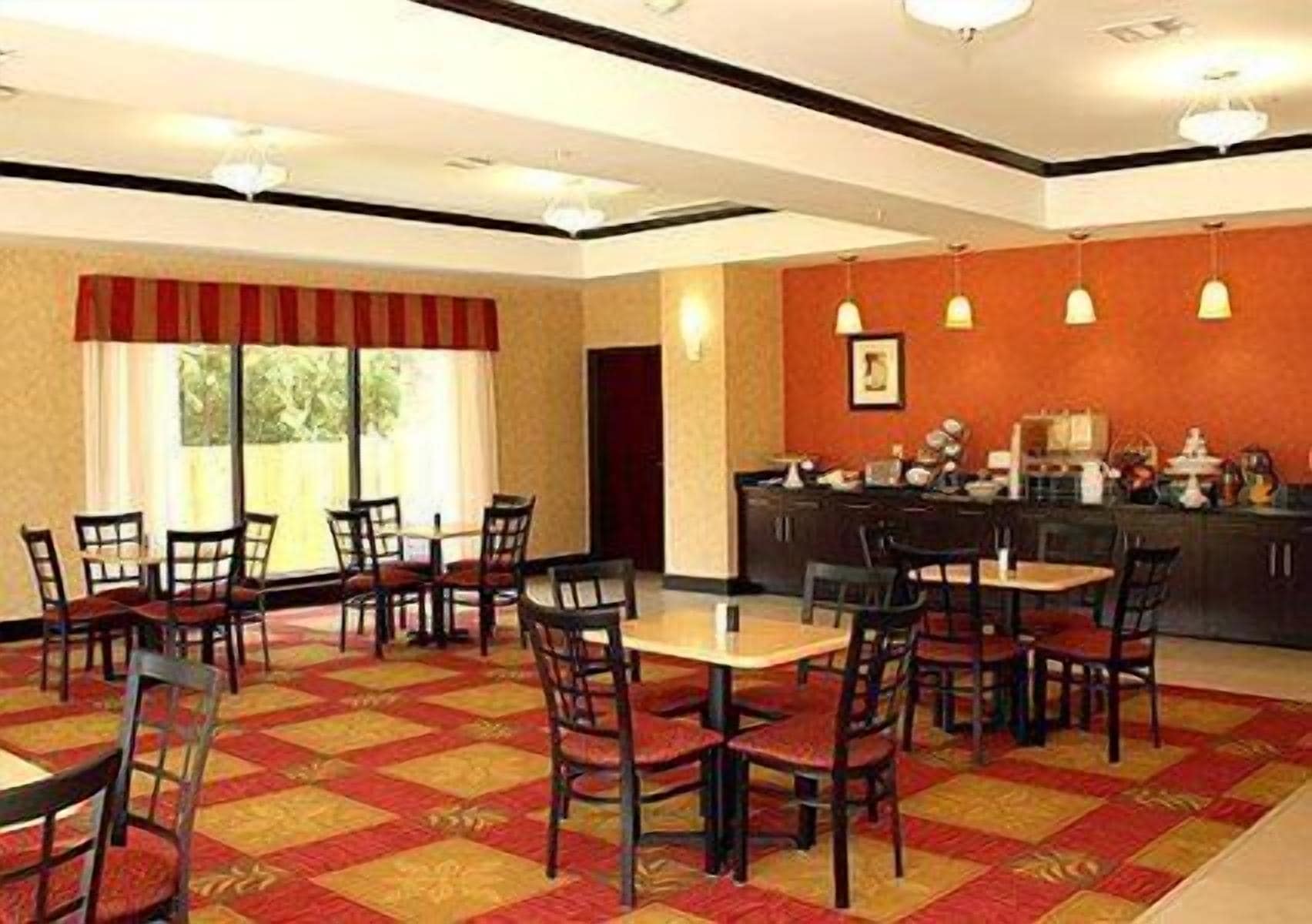 Desayuno completo incluido los fines de semana