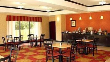 Desayuno completo incluido los fines de semana