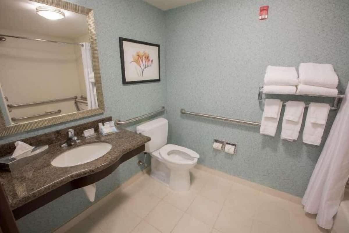 Bathroom | Free toiletries, hair dryer