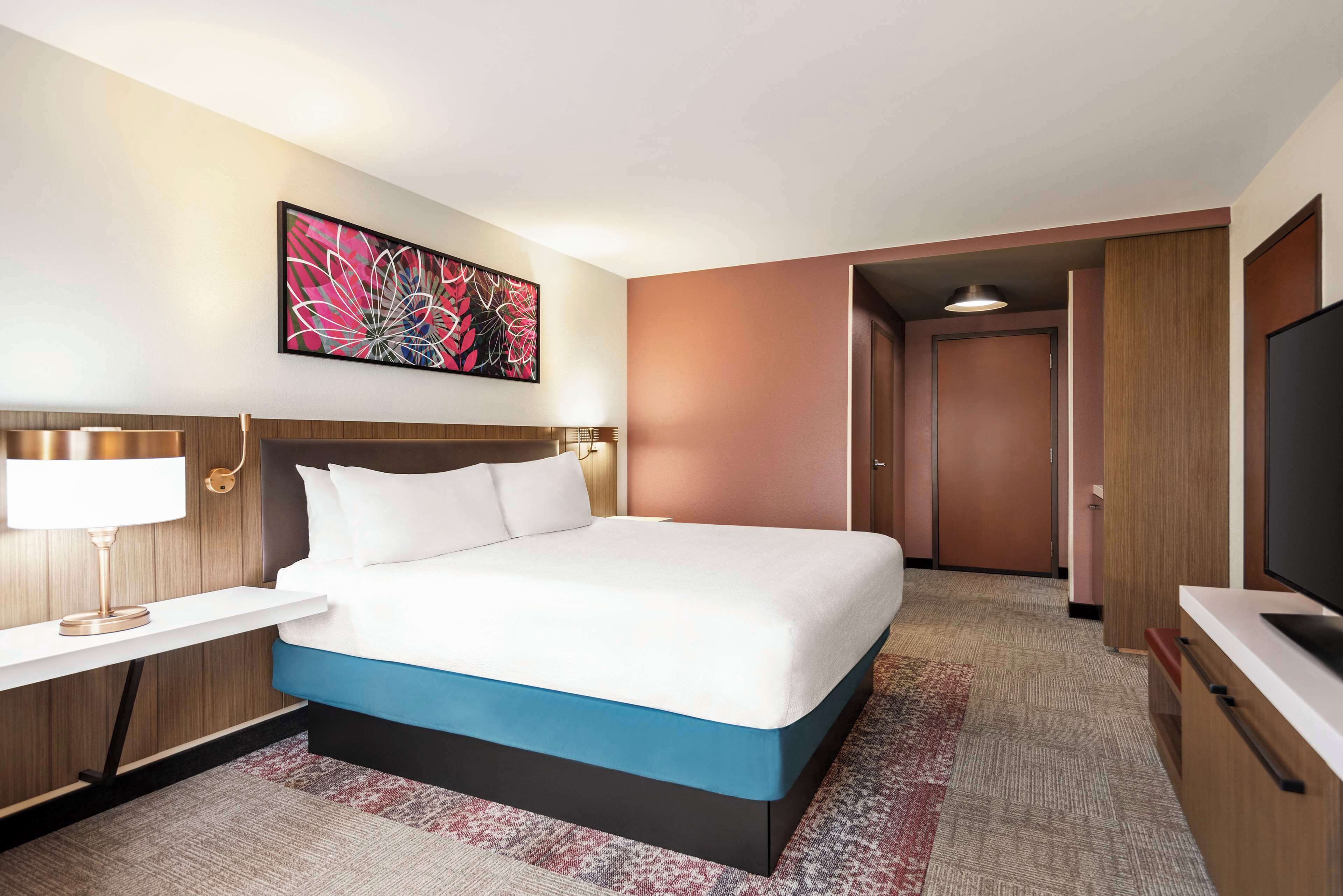 one king evolution room | premium bedding, pillow-top beds, in-room safe, desk