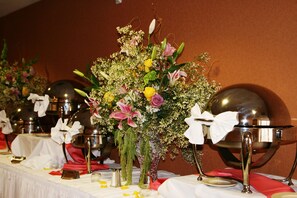 Der serveres morgenmad og aftensmad