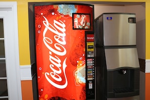 Vending machine - Amber Inn Motel Le Mars (Le Mars)