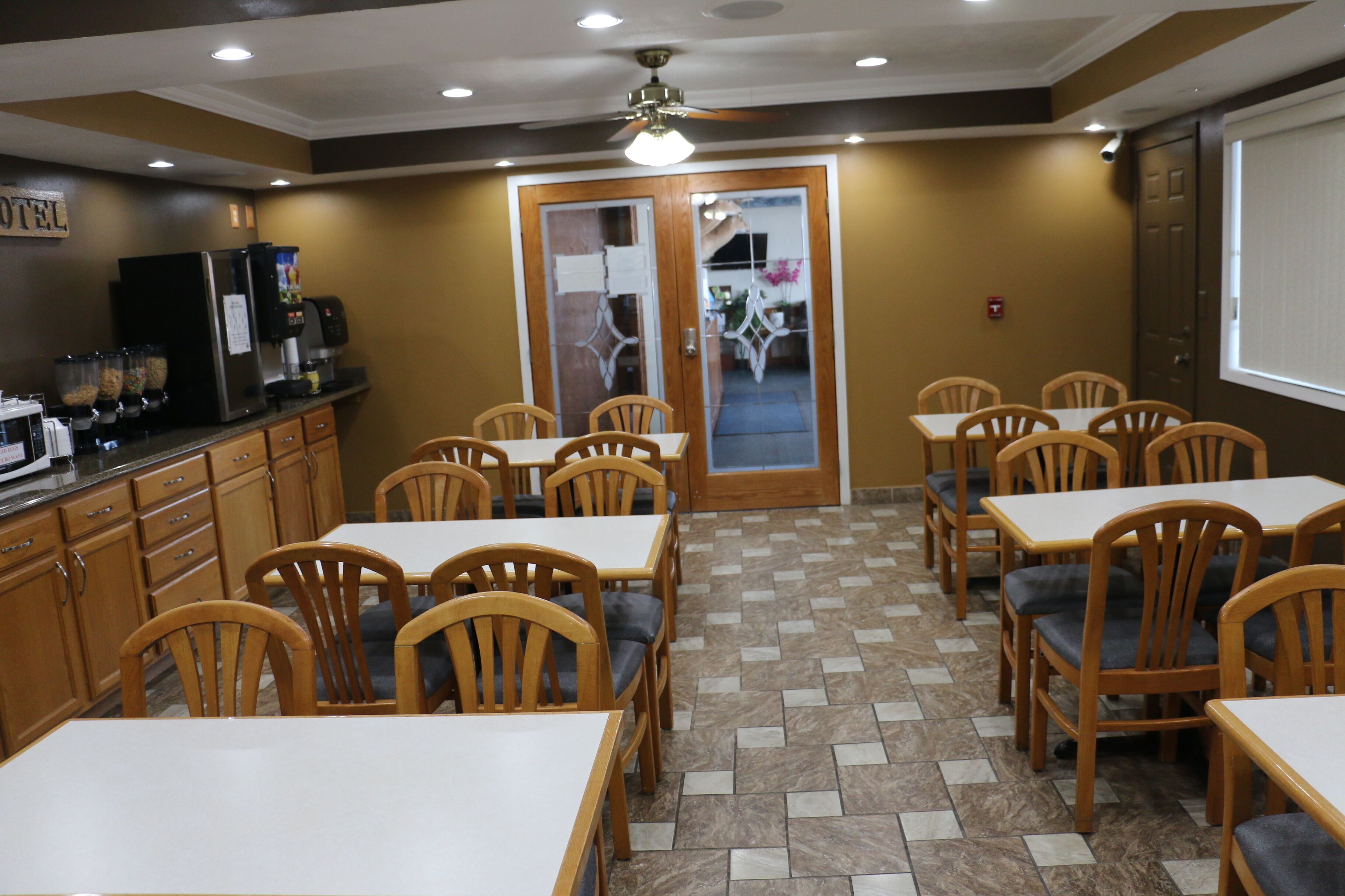 Free daily buffet breakfast 