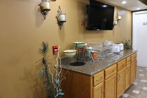 Free daily buffet breakfast