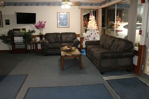 Coin salon dans le hall