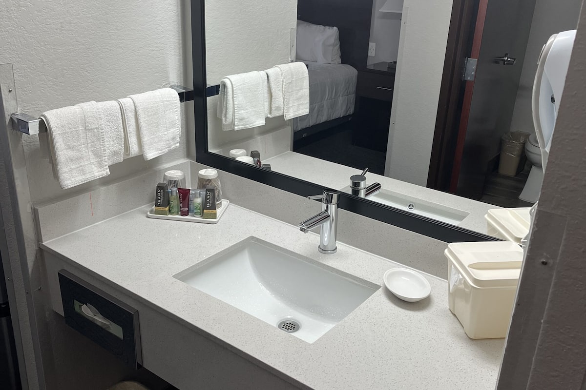 desk, laptop workspace, iron/ironing board, free wifi