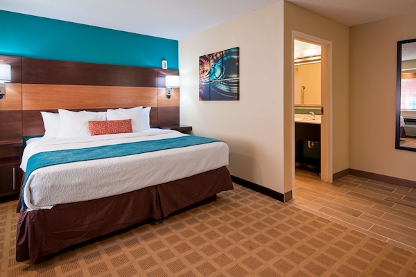 Peti besi dalam bilik, meja, seterika/papan seterika, Wi-fi percuma