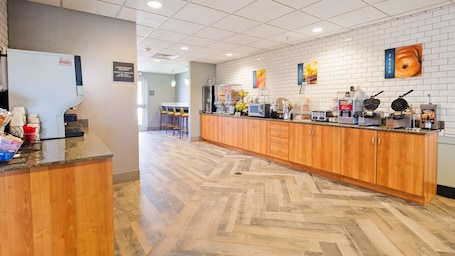 Free daily buffet breakfast