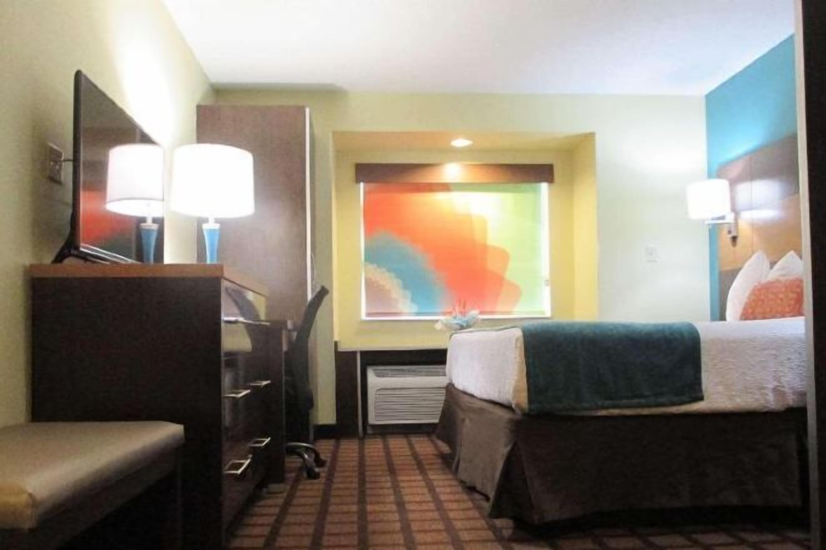 In-room safe, desk, iron/ironing board, free WiFi