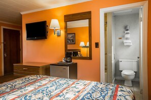 Suihkun ja ammeen yhdistelmä, hiustenkuivaaja, pyyhkeet