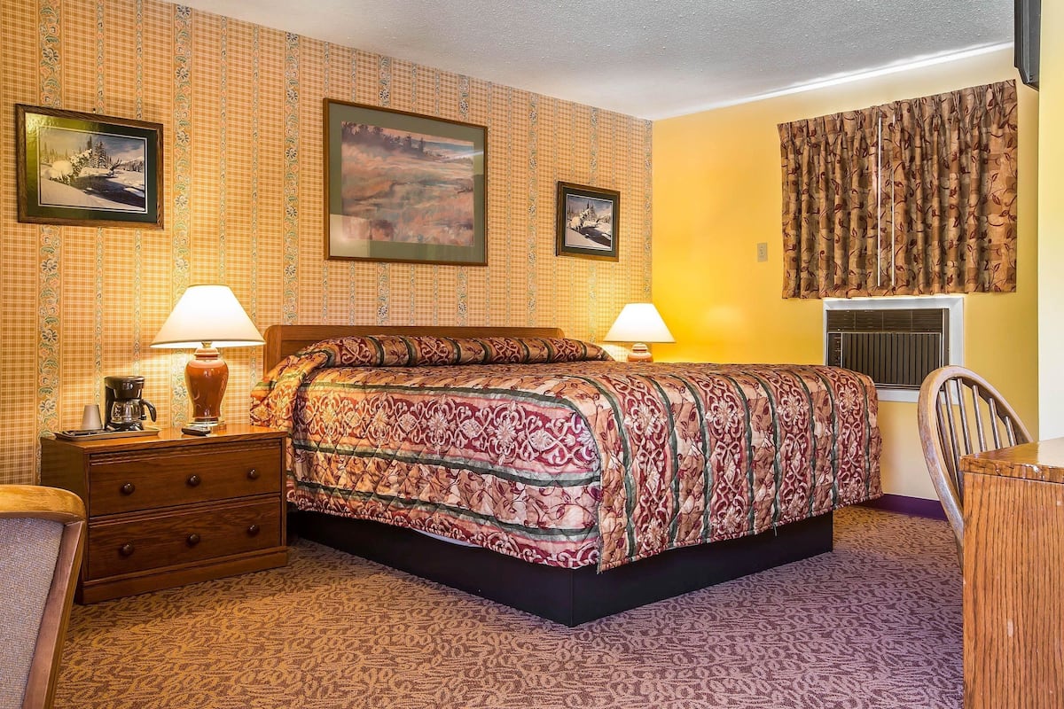 Iron/ironing board, rollaway beds, free WiFi, bed sheets