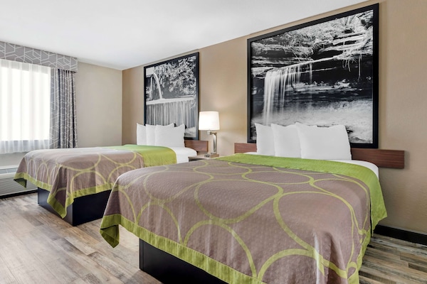 Ropa de cama de alta calidad, colchones con pillow-top y escritorio