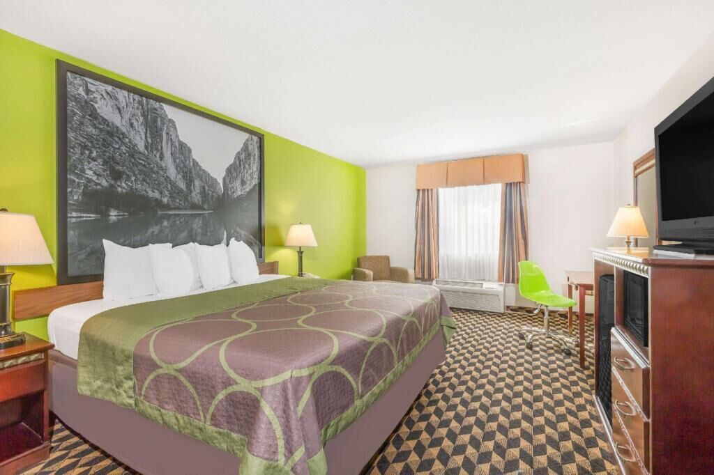 Ropa de cama de alta calidad, camas con pillow-top y escritorio 