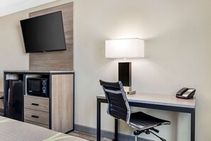 Ropa de cama de alta calidad, colchones con pillow-top y escritorio