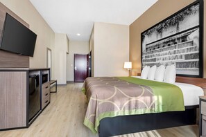 Habitación, 1 cama King size, para no fumadores (Mobility,Hearing,Tub w/Grab Bars) | Ropa de cama de alta calidad, camas con pillow-top y escritorio