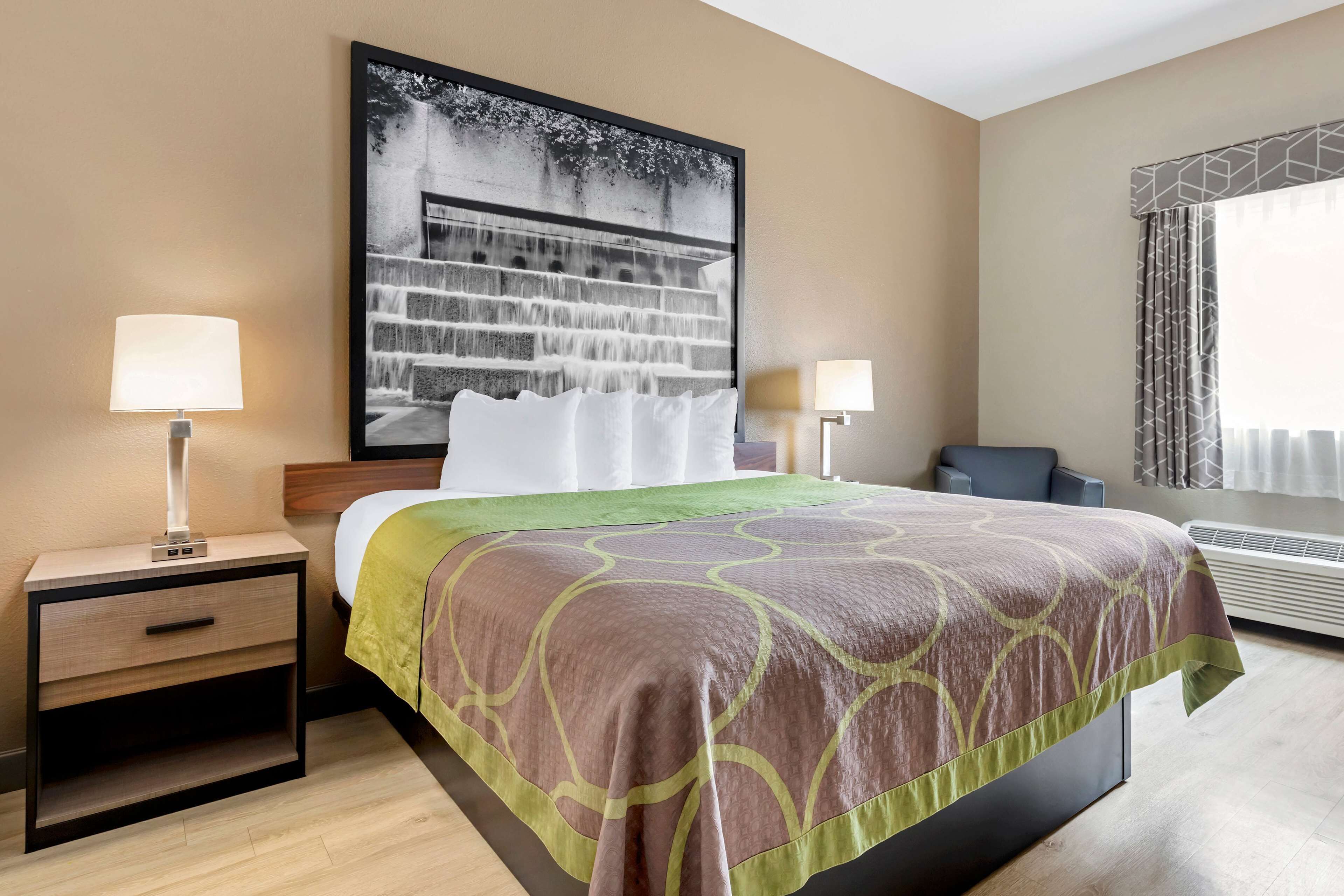 standard room, 1 king bed | premium bedding, pillow-top beds, desk, laptop workspace